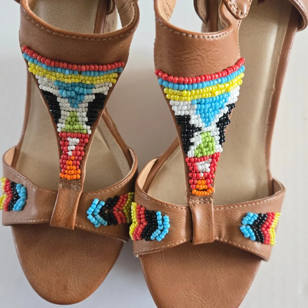 Arizona Jean Co‎ Tan Faux Leather Beaded Wedge Sandals Women Size 9